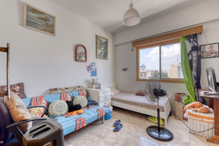 Image No.8-6 Bed Commercial for sale