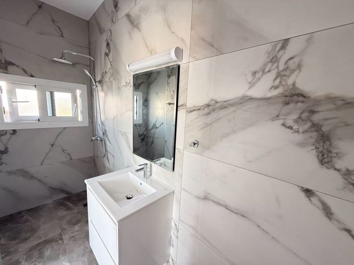 Image No.12-3 Bed Villa for sale