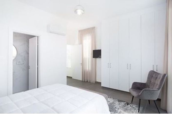 Image No.6-Villa de 5 chambres à vendre à Dromolaxia