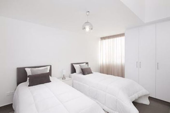 Image No.7-Villa de 5 chambres à vendre à Dromolaxia