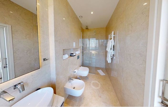 Image No.18-5 Bed Villa for sale