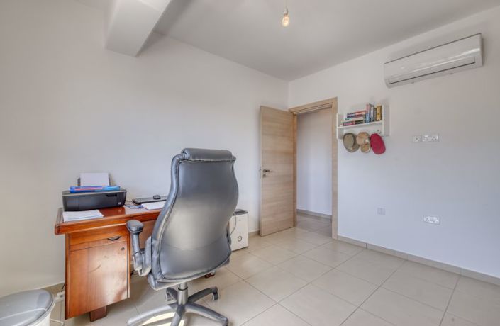 Image No.18-3 Bed Apartment for sale