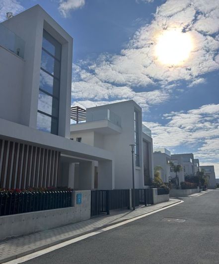 Image No.18-3 Bed Villa for sale