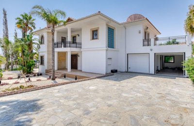 front-of-property-and-drive