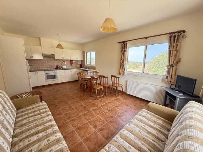 Image No.4-Propriété de 4 chambres à vendre à Polis