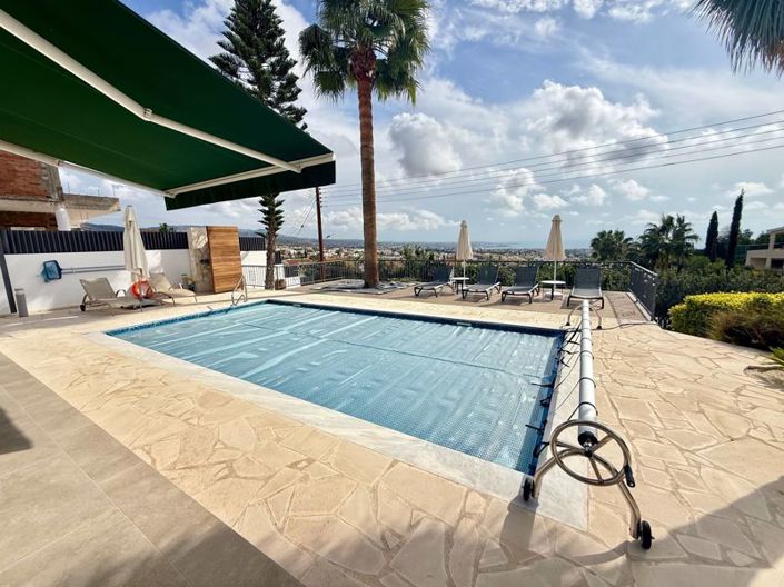 Image No.4-Villa de 4 chambres à vendre à Peyia