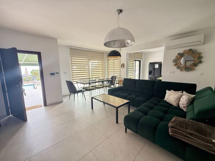 Image No.5-Villa de 4 chambres à vendre à Peyia