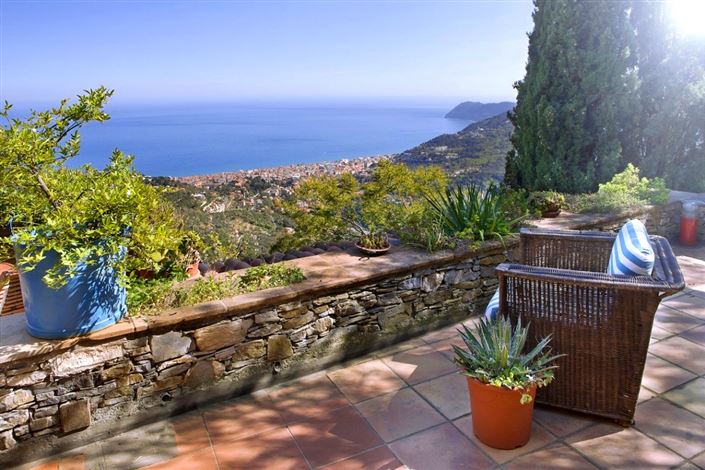 Image No.9-5 Bed House for sale