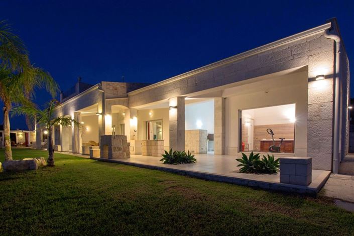 Image No.8-12 Bed Country House for sale