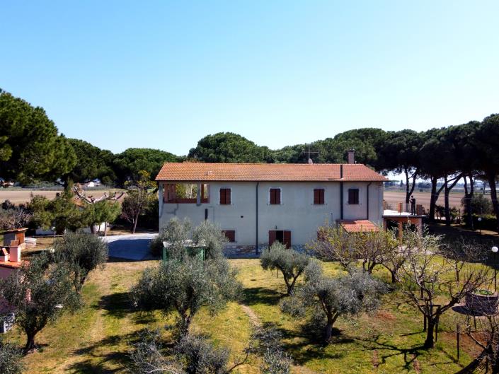 Image No.4-8 Bed Farmhouse for sale