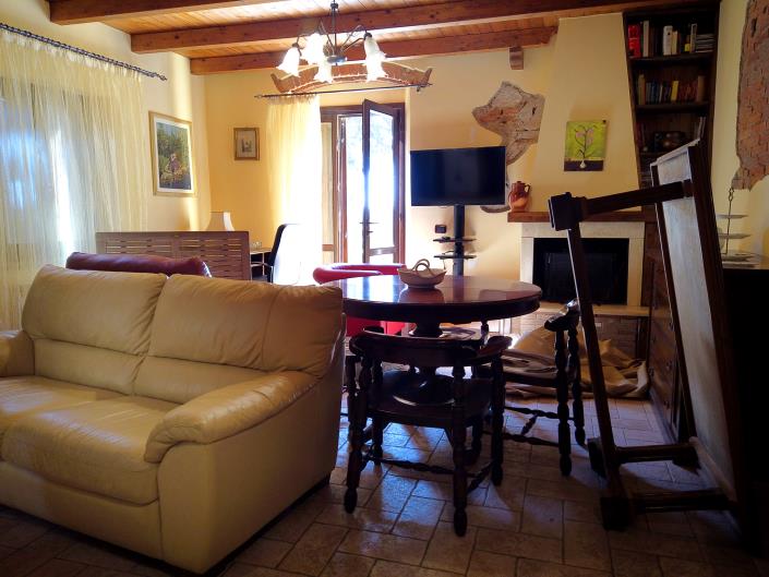 Image No.24-8 Bed Farmhouse for sale