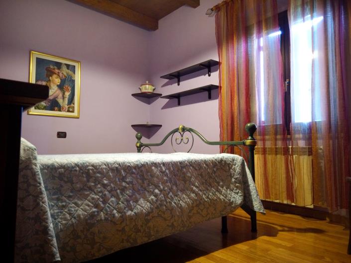 Image No.25-8 Bed Farmhouse for sale