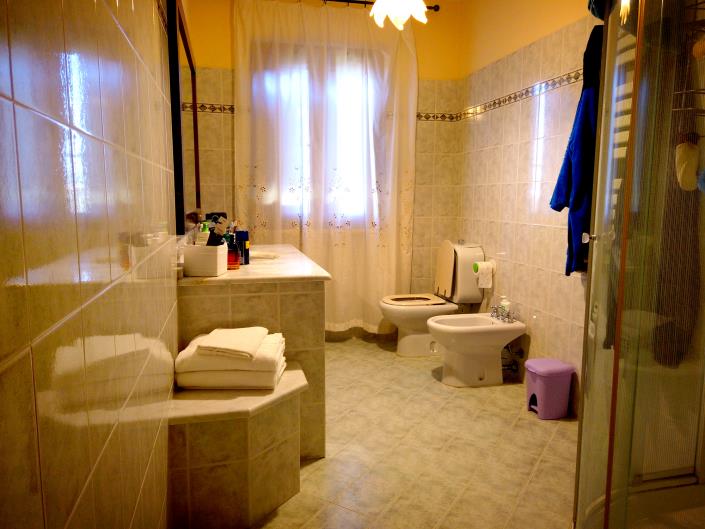 Image No.32-8 Bed Farmhouse for sale