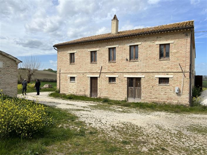 Image No.8-6 Bed House for sale