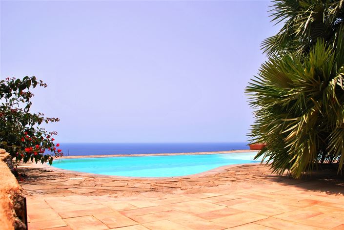 Image No.10-3 Bed House for sale