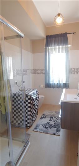 Image No.19-4 Bed House for sale