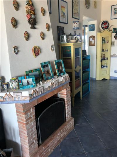 Image No.13-2 Bed House for sale