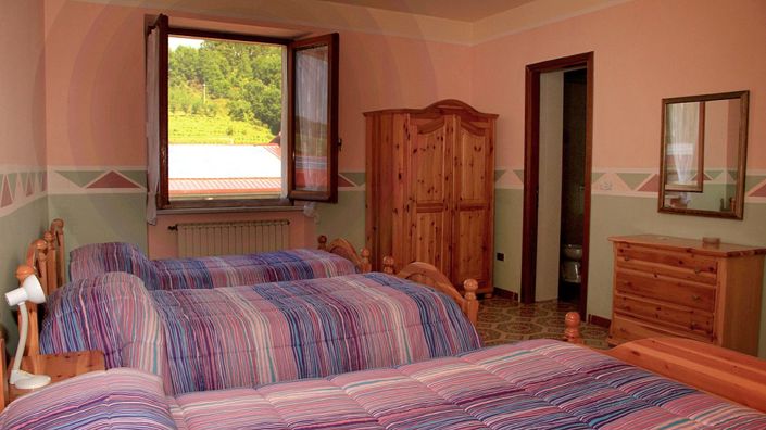 Image No.27-15 Bed Country House for sale