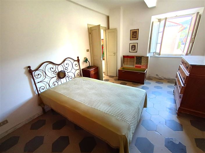 Image No.21-6 Bed House for sale