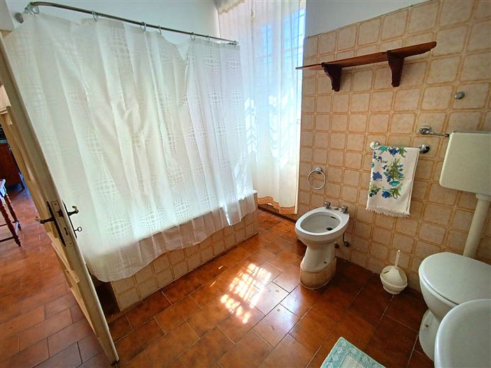 Image No.23-6 Bed House for sale