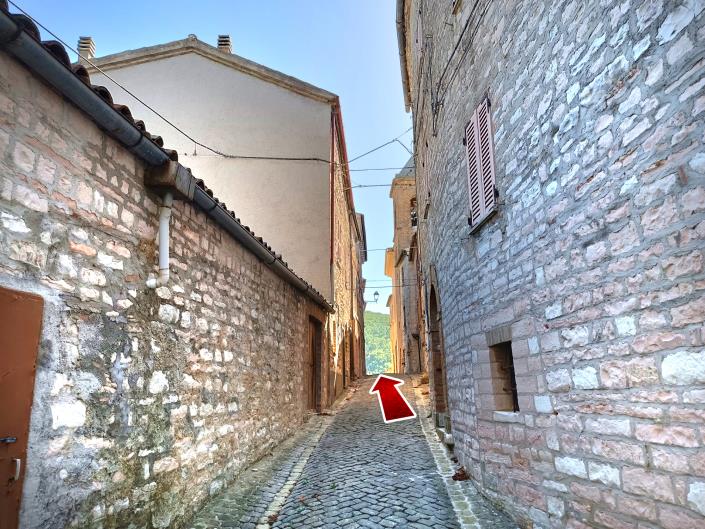 Image No.8-6 Bed House for sale