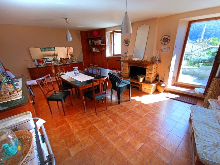 Image No.19-6 Bed House for sale