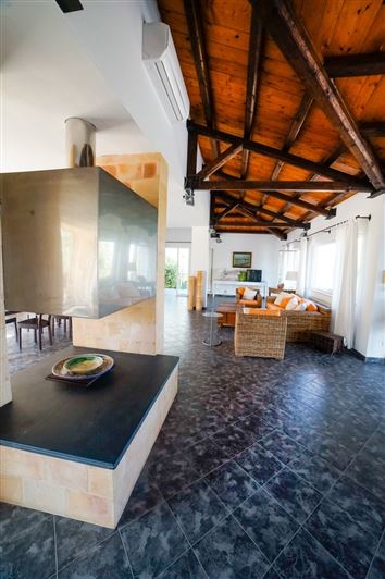 Image No.10-3 Bed House for sale