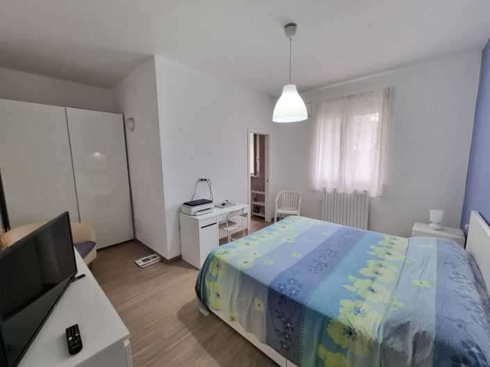 Image No.15-3 Bed House for sale