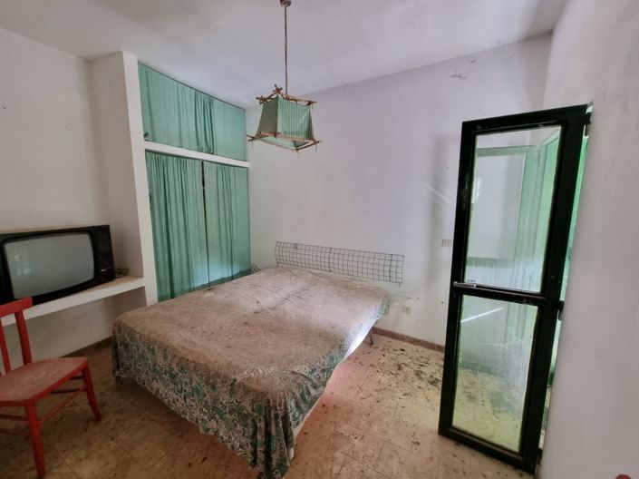 Image No.27-6 Bed House for sale