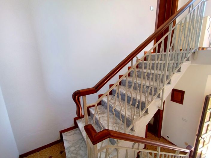 Image No.24-2 Bed House for sale