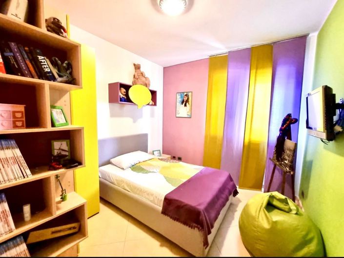 Image No.12-4 Bed House for sale