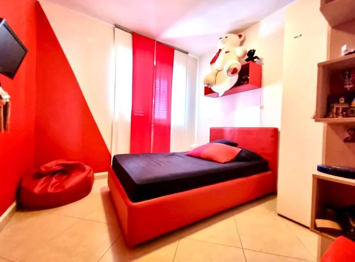 Image No.14-4 Bed House for sale