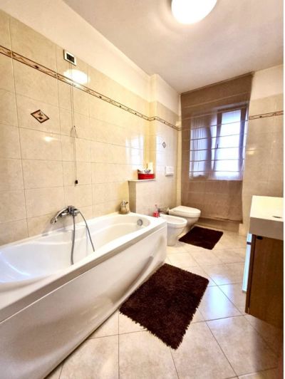 Image No.15-4 Bed House for sale