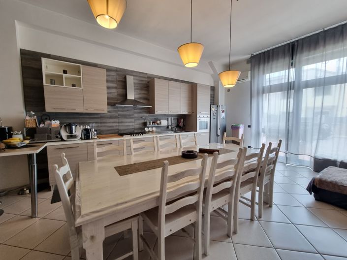 Image No.23-4 Bed House for sale