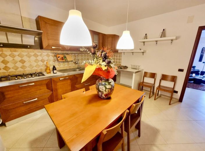 Image No.3-4 Bed House for sale