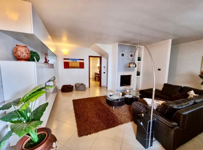 Image No.5-4 Bed House for sale