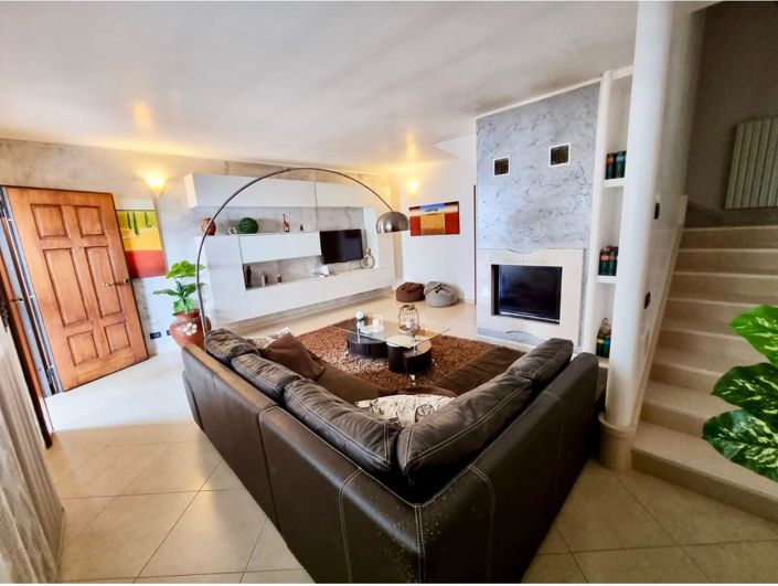 Image No.6-4 Bed House for sale