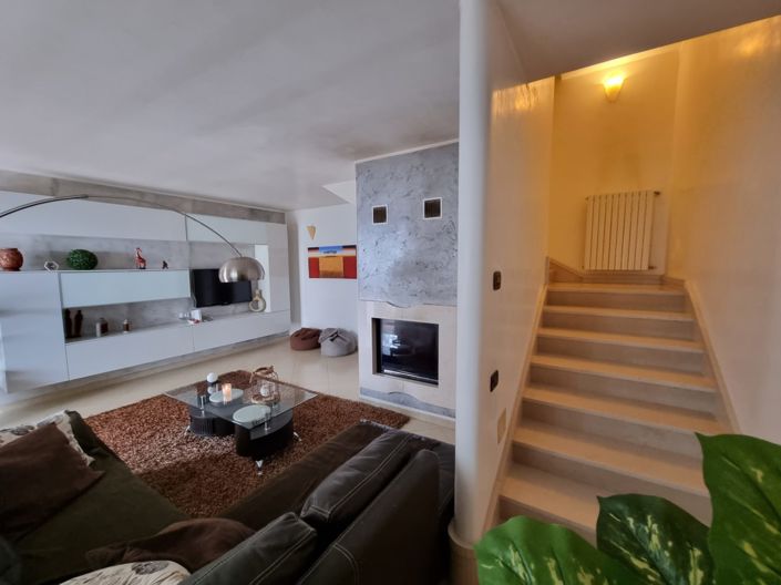 Image No.8-4 Bed House for sale