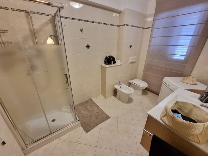 Image No.9-4 Bed House for sale