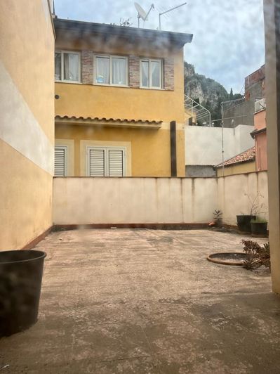 Image No.10-1 Bed House for sale