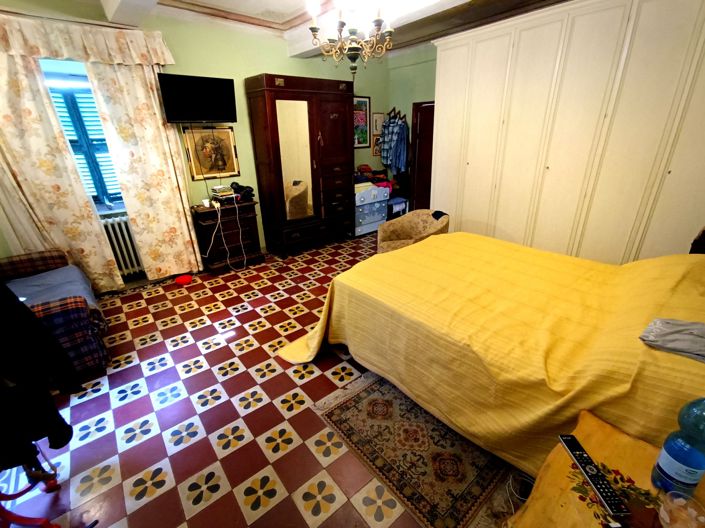 Image No.24-5 Bed House for sale