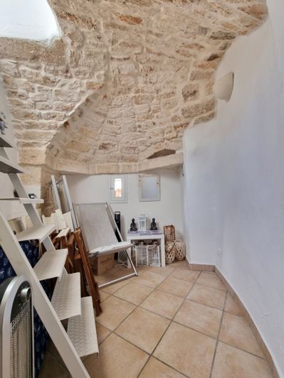 Image No.17-1 Bed House for sale