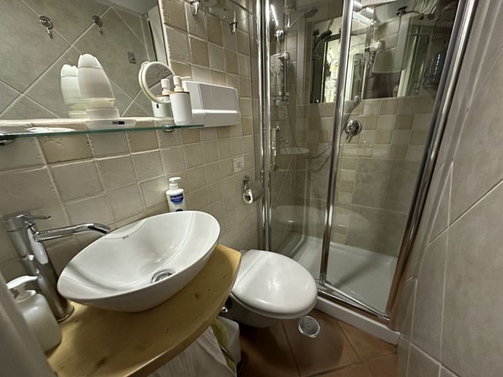 Image No.6-1 Bed House for sale