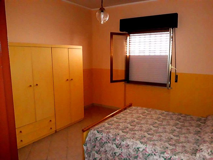 Image No.12-10 Bed House for sale