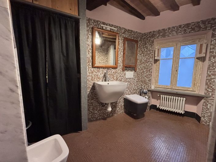 Image No.20-2 Bed House for sale