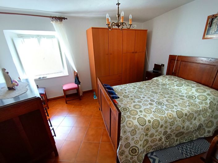 Image No.16-5 Bed House for sale