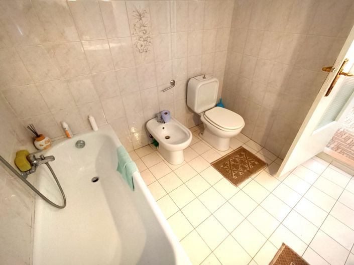 Image No.21-5 Bed House for sale