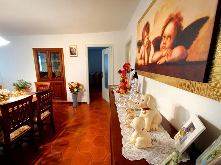 Image No.9-5 Bed House for sale