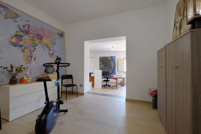 Image No.10-5 Bed House for sale