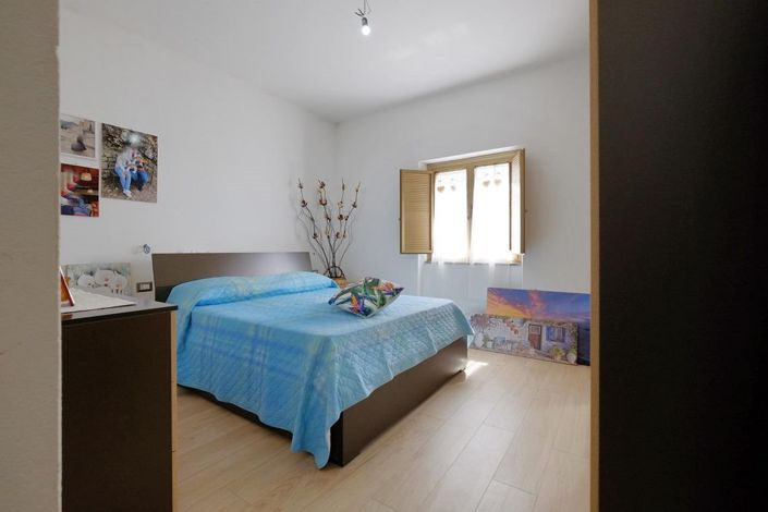 Image No.17-5 Bed House for sale